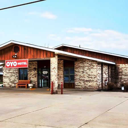 Oyo Hotel Chesaning Route 52 & Hwy 57 المظهر الخارجي الصورة