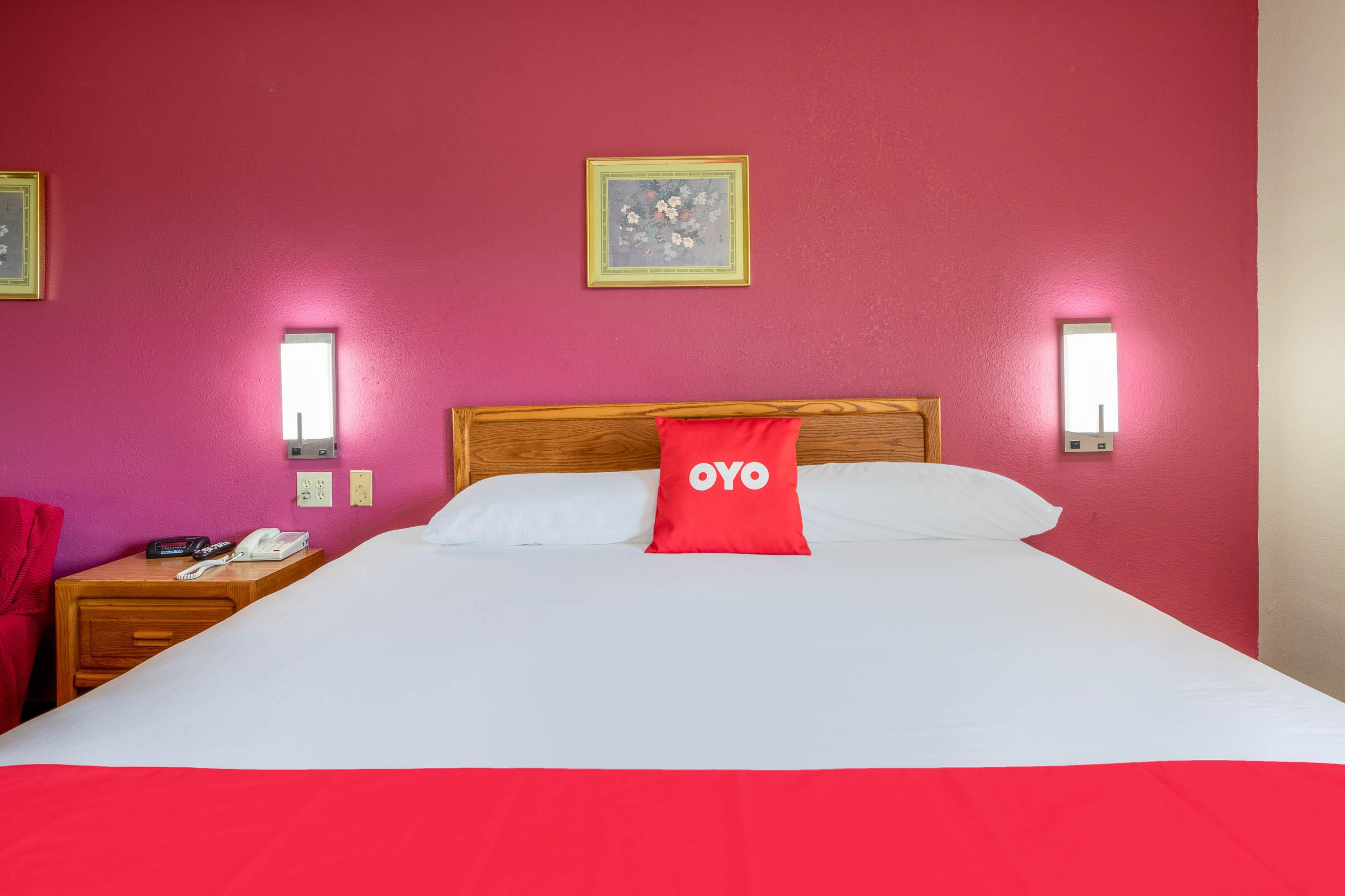 Oyo Hotel Chesaning Route 52 & Hwy 57 المظهر الخارجي الصورة