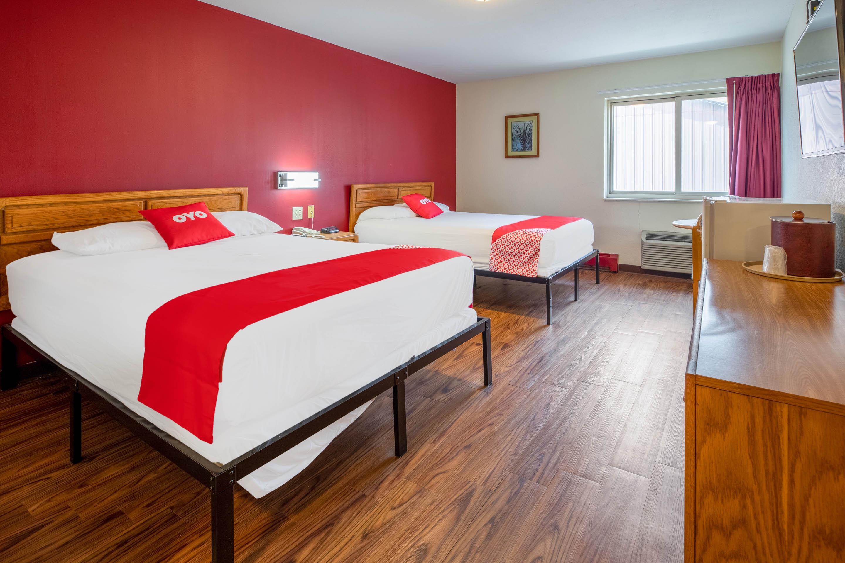 Oyo Hotel Chesaning Route 52 & Hwy 57 المظهر الخارجي الصورة