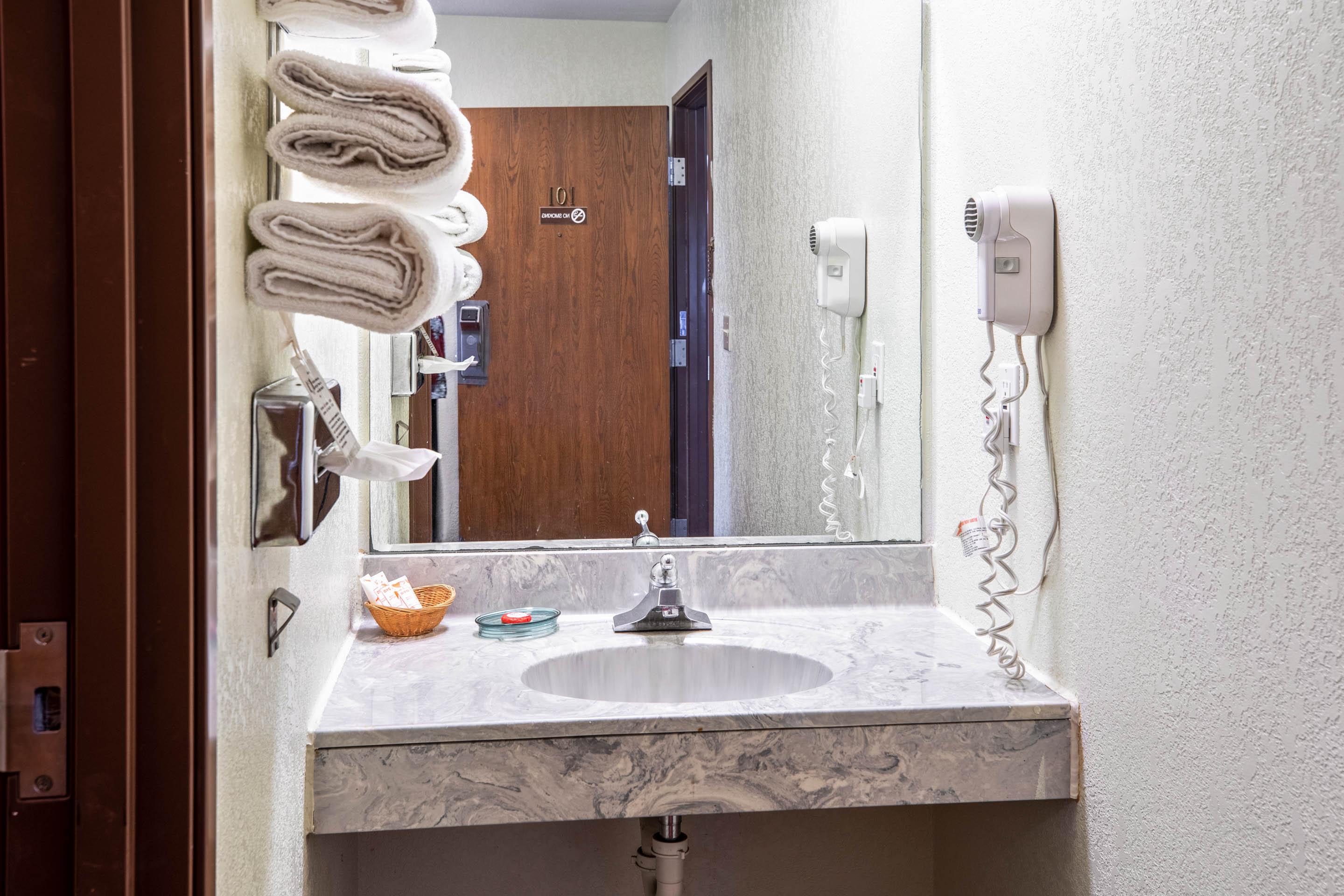 Oyo Hotel Chesaning Route 52 & Hwy 57 المظهر الخارجي الصورة
