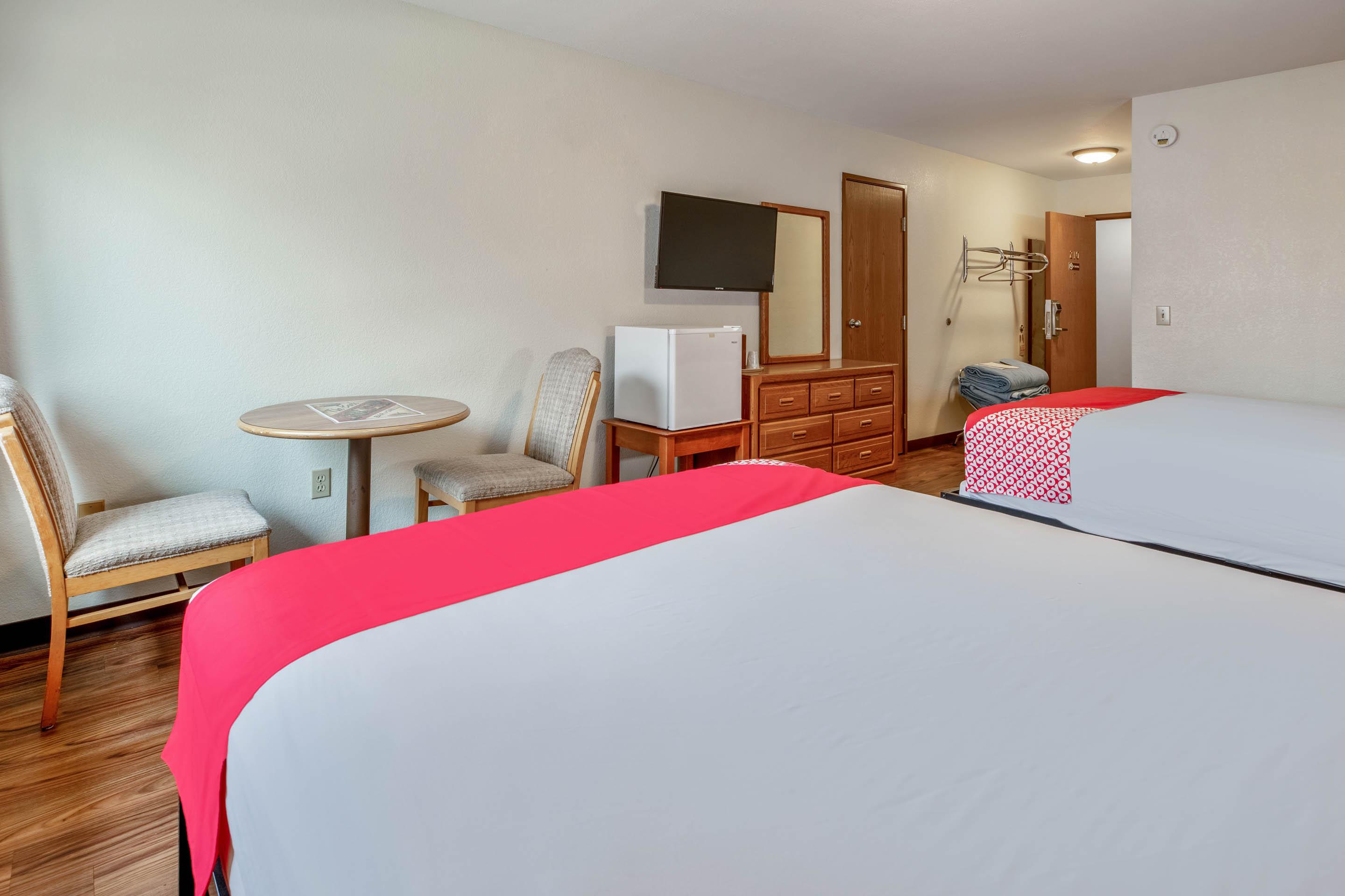 Oyo Hotel Chesaning Route 52 & Hwy 57 المظهر الخارجي الصورة