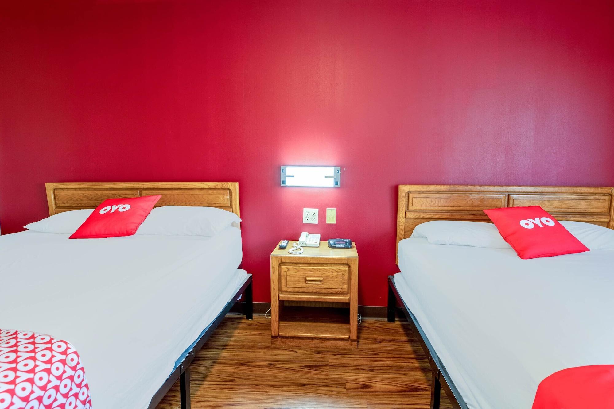 Oyo Hotel Chesaning Route 52 & Hwy 57 المظهر الخارجي الصورة