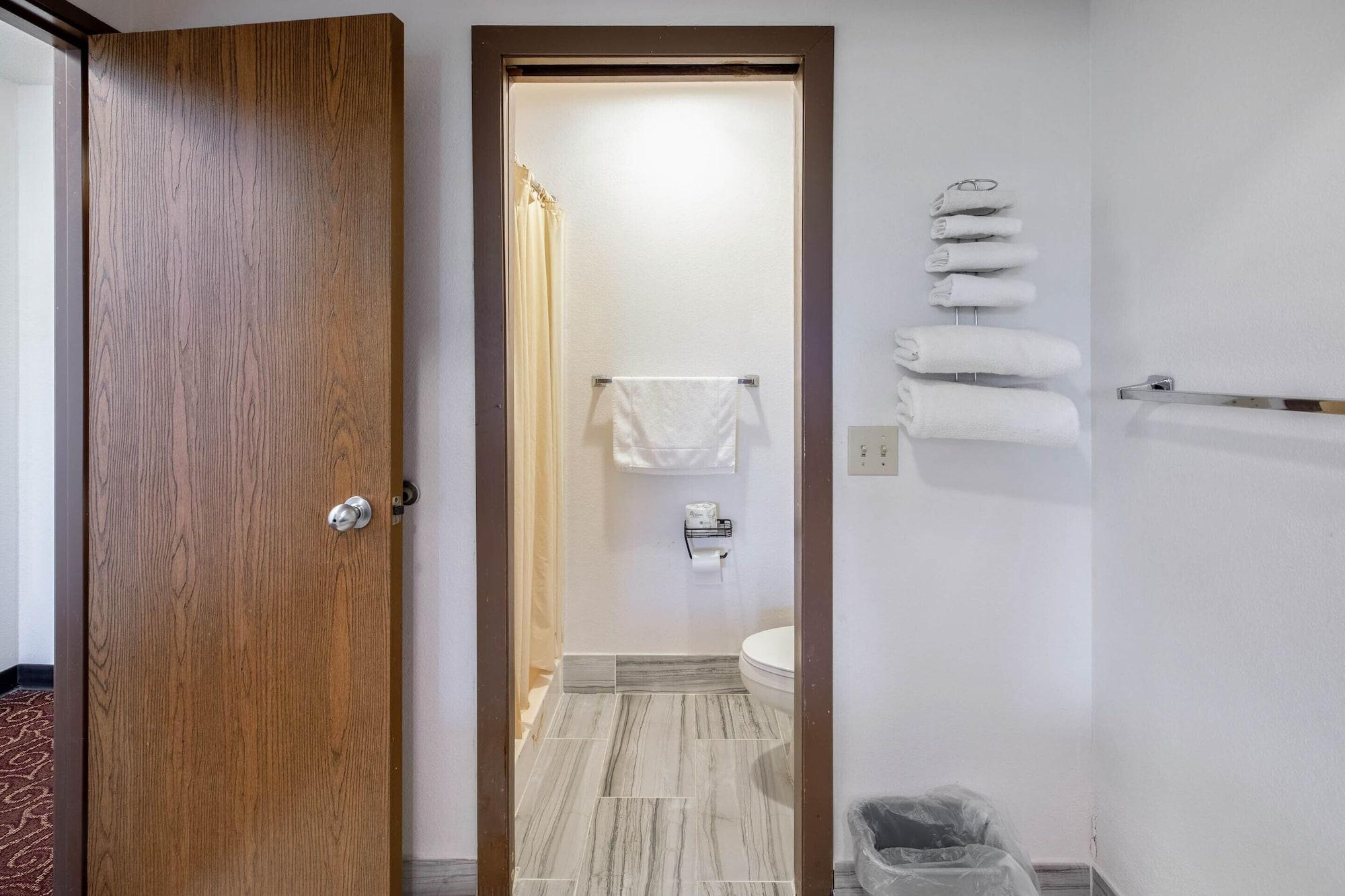 Oyo Hotel Chesaning Route 52 & Hwy 57 المظهر الخارجي الصورة