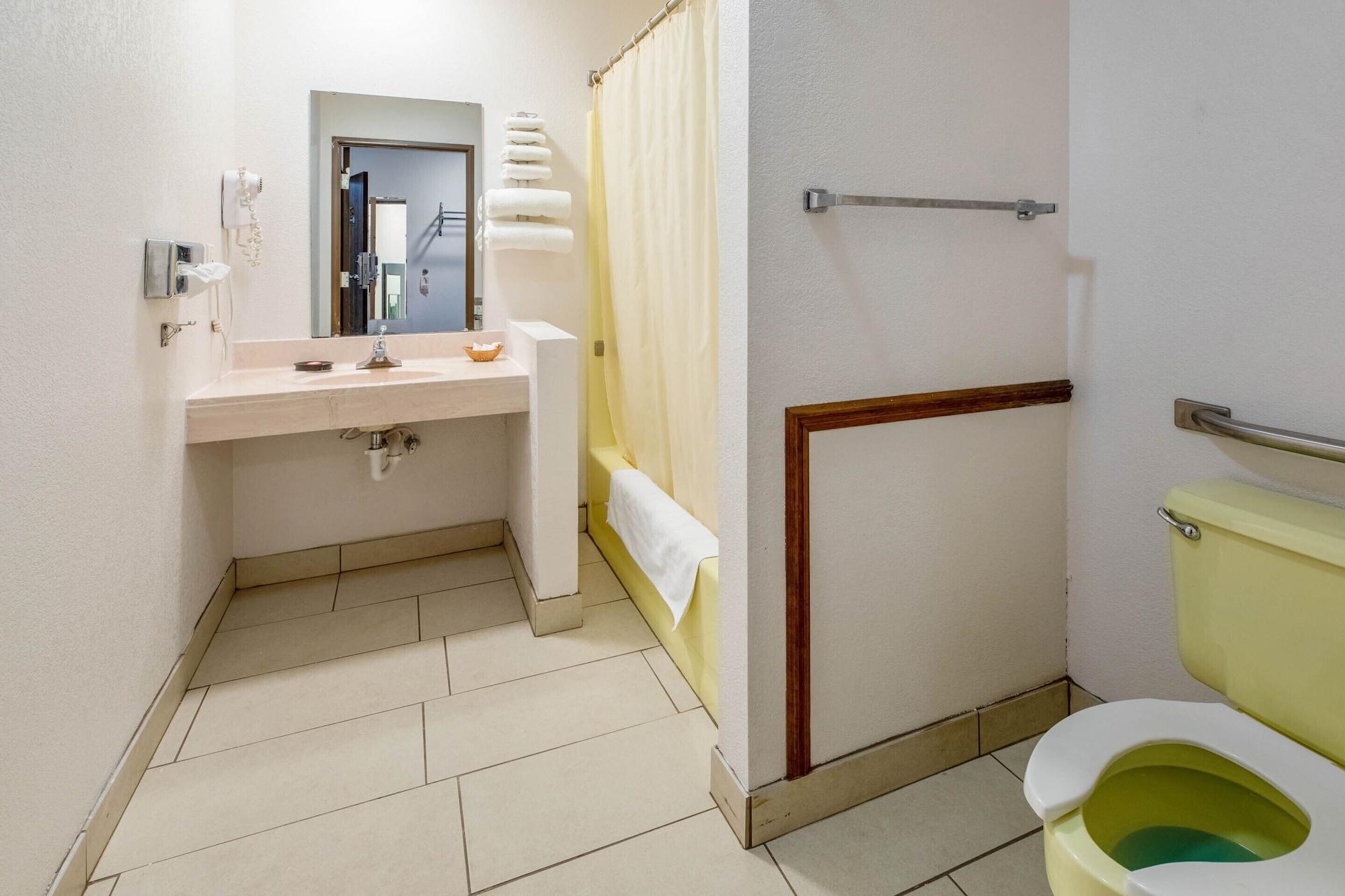 Oyo Hotel Chesaning Route 52 & Hwy 57 المظهر الخارجي الصورة