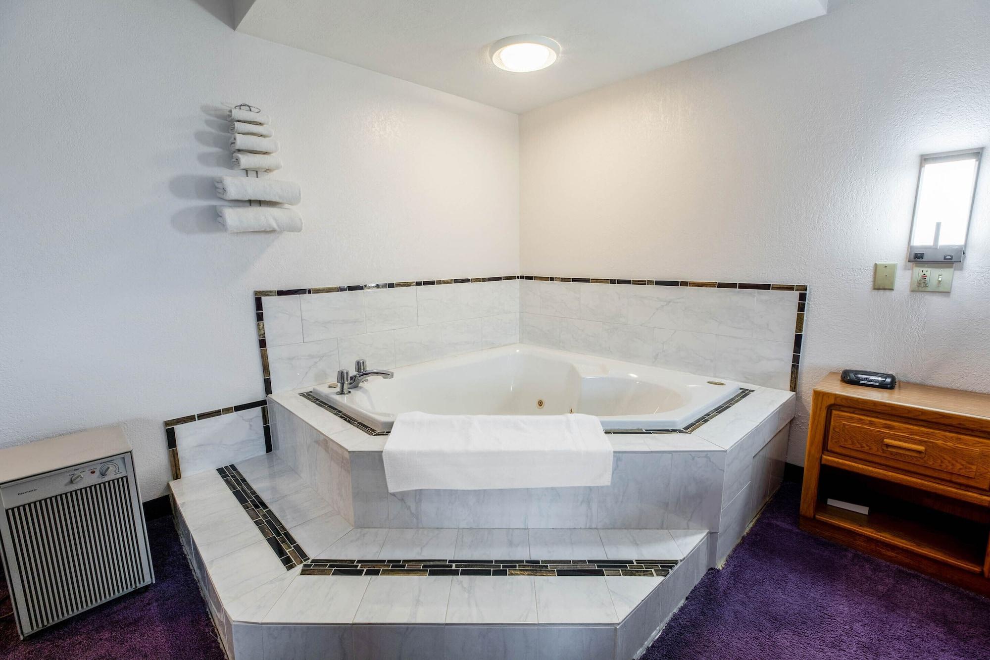 Oyo Hotel Chesaning Route 52 & Hwy 57 المظهر الخارجي الصورة