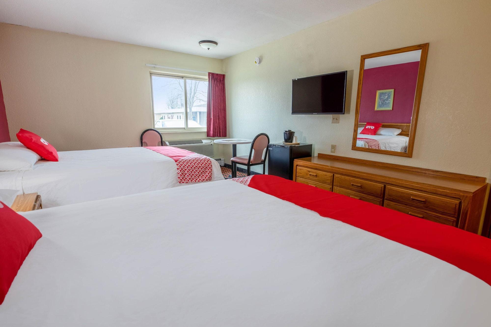 Oyo Hotel Chesaning Route 52 & Hwy 57 المظهر الخارجي الصورة