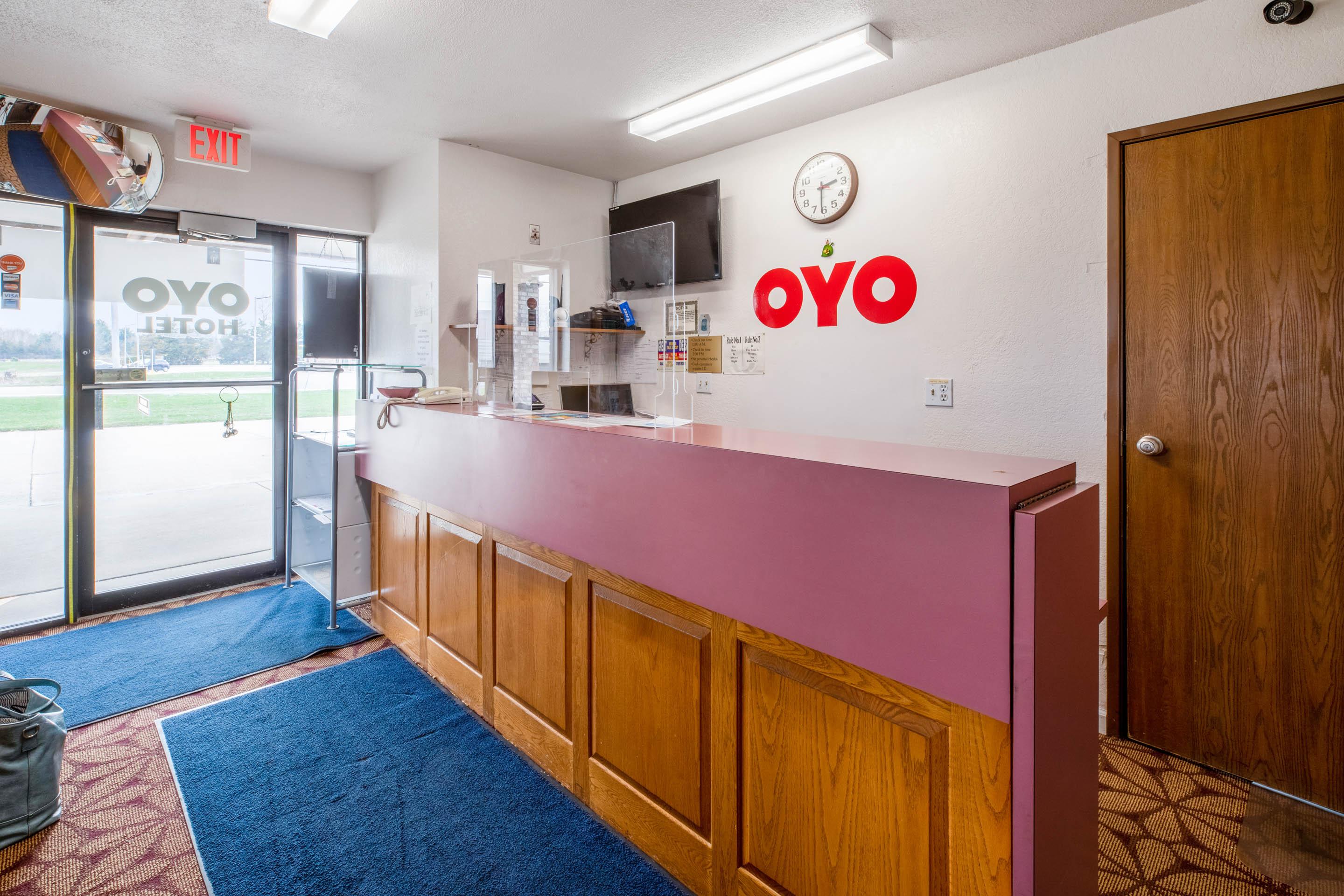 Oyo Hotel Chesaning Route 52 & Hwy 57 المظهر الخارجي الصورة