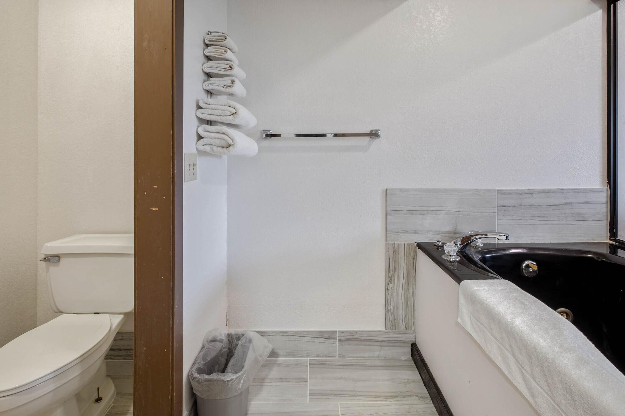 Oyo Hotel Chesaning Route 52 & Hwy 57 المظهر الخارجي الصورة