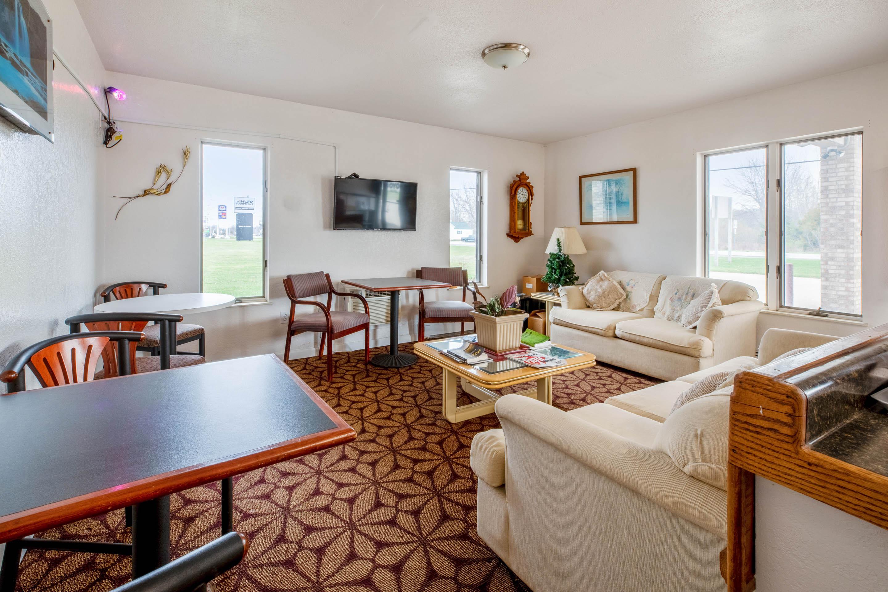 Oyo Hotel Chesaning Route 52 & Hwy 57 المظهر الخارجي الصورة