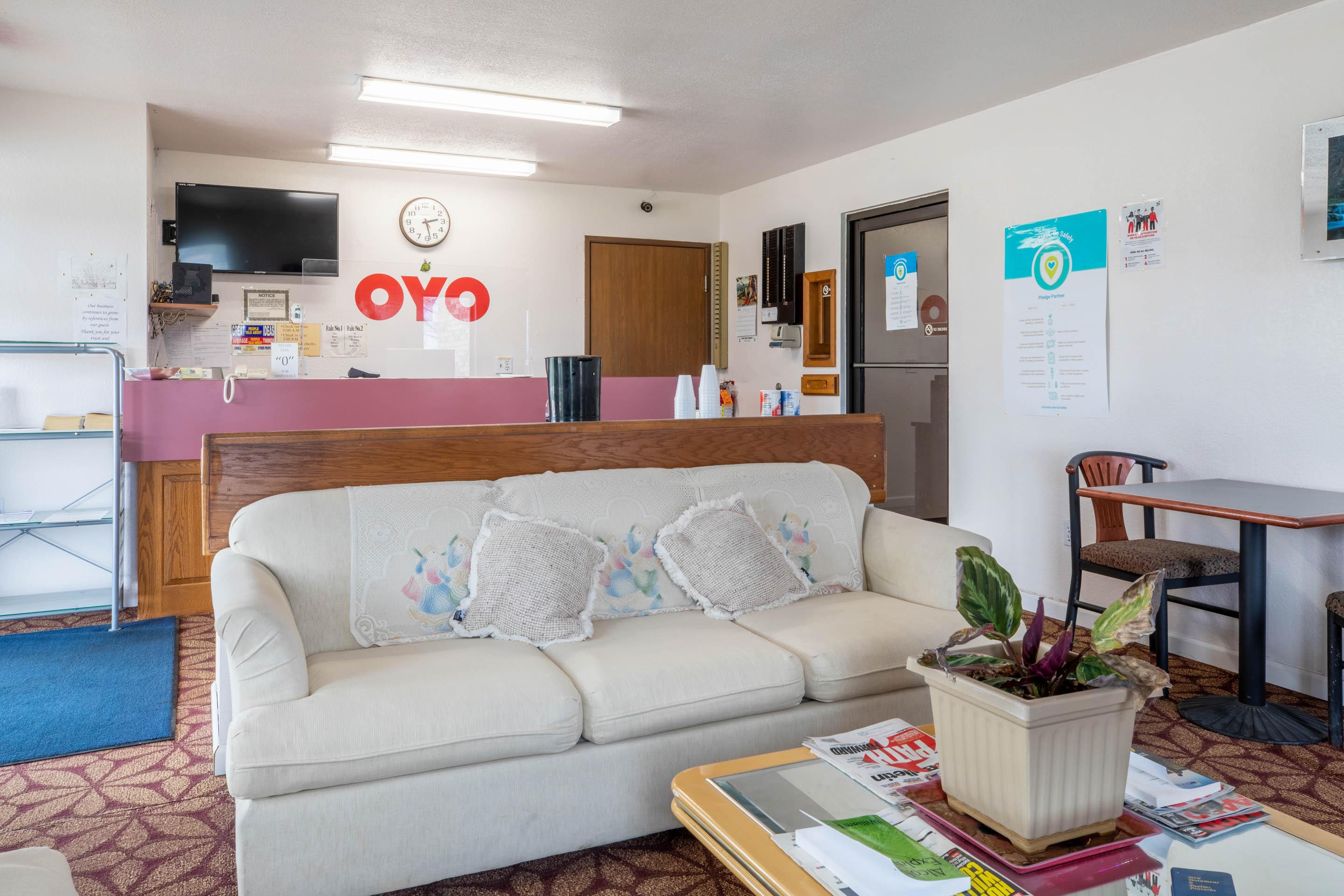 Oyo Hotel Chesaning Route 52 & Hwy 57 المظهر الخارجي الصورة