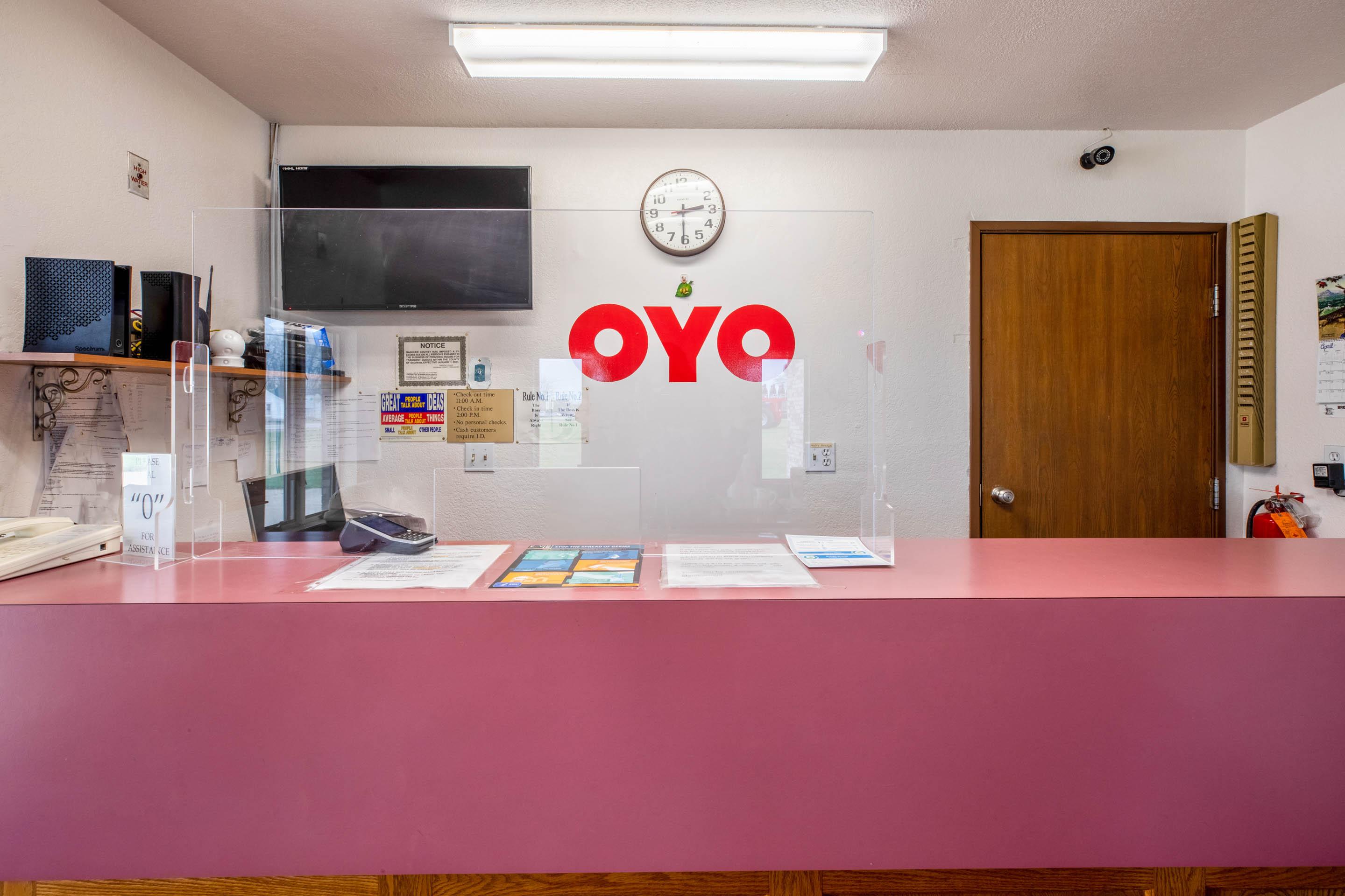 Oyo Hotel Chesaning Route 52 & Hwy 57 المظهر الخارجي الصورة