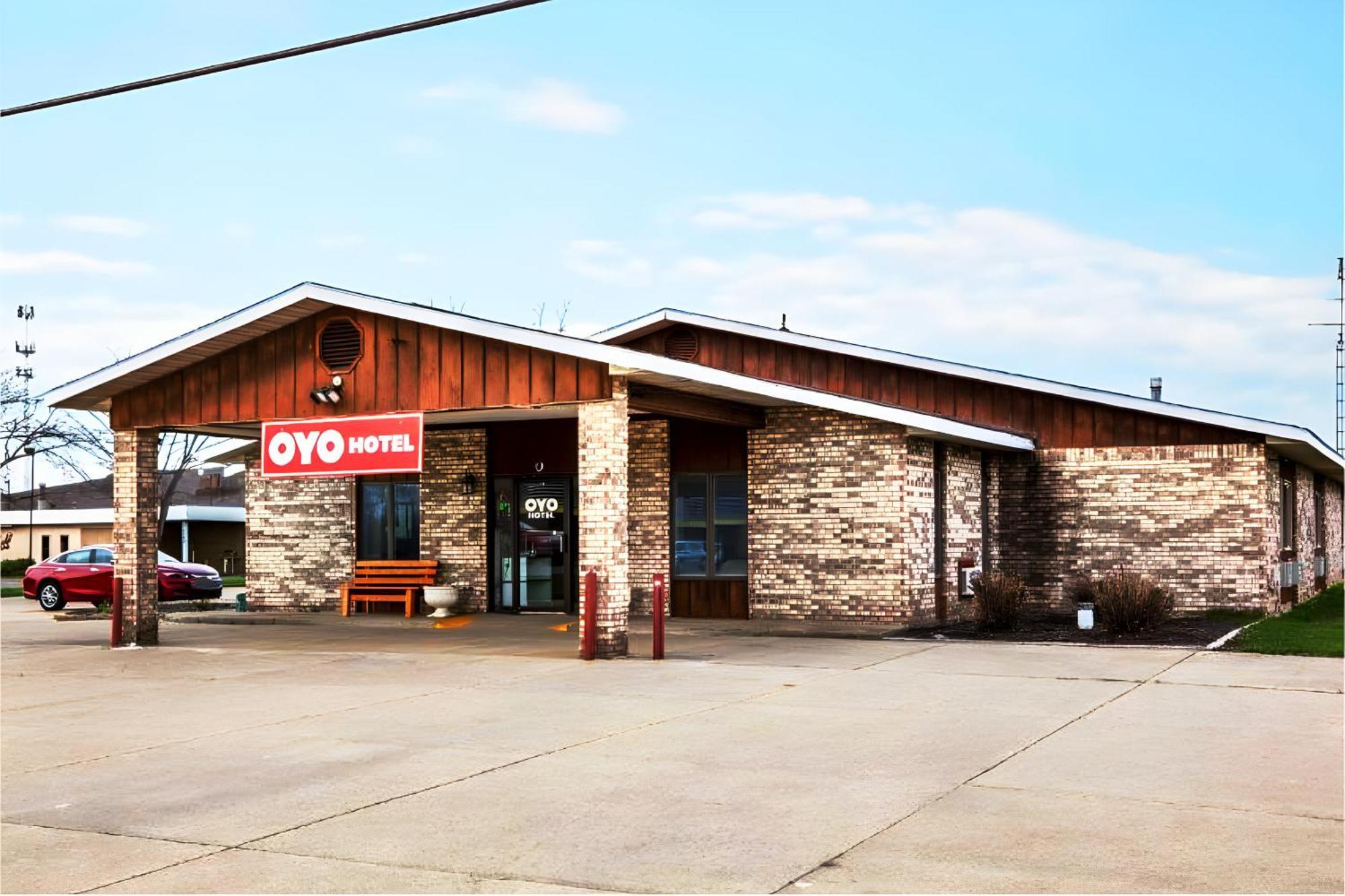 Oyo Hotel Chesaning Route 52 & Hwy 57 المظهر الخارجي الصورة